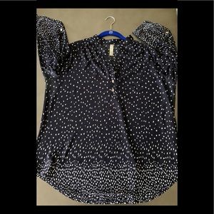 Dark blue polkadot white sheer shirt in size 1X